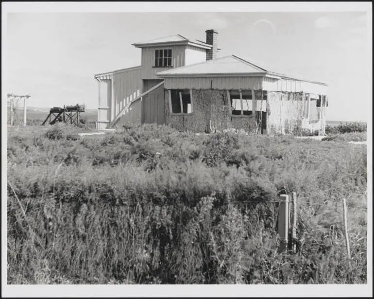 Image: Castor Bay Battery north gun emplacement, 1944