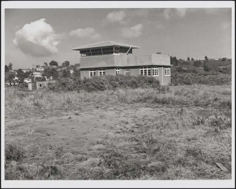 Image: Castor Bay Battery observation post, 1944