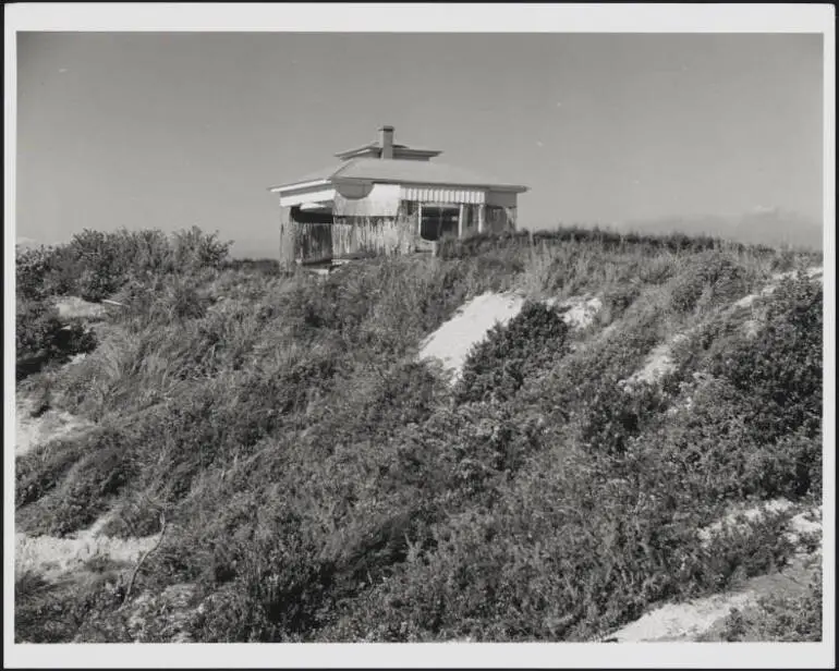 Image: Castor Bay Battery north gun emplacement, 1944