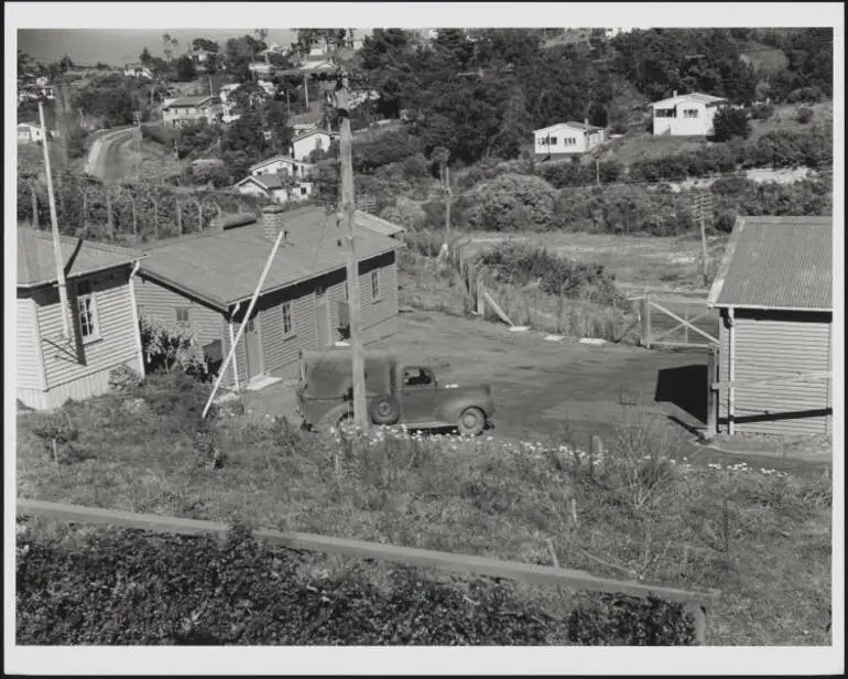Image: Castor Bay Battery military barracks, 1944