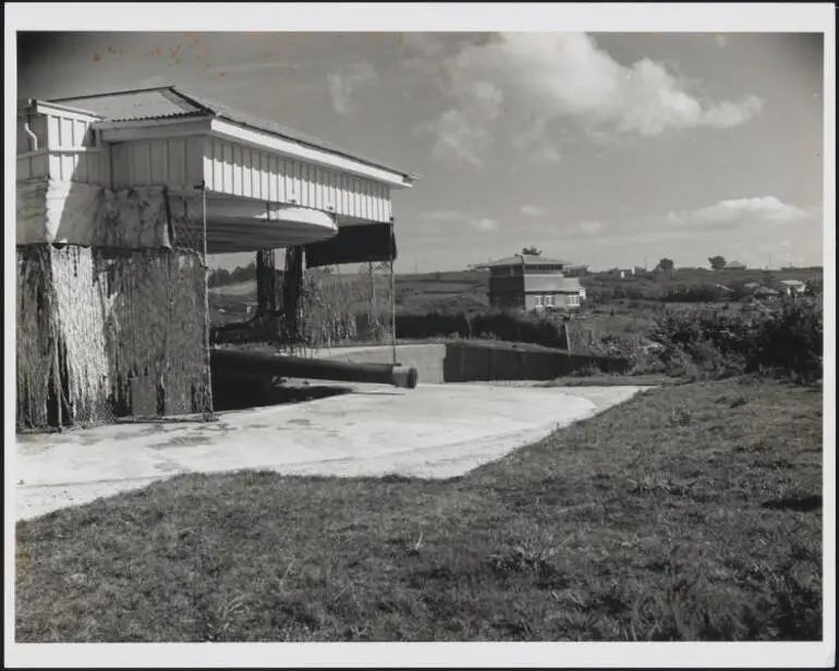 Image: Castor Bay Battery gun emplacement, 1944