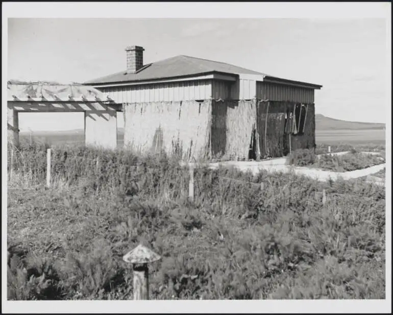 Image: Castor Bay Battery south gun emplacement, 1944
