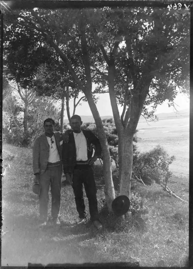 Image: Two men at Pārengarenga, 1897