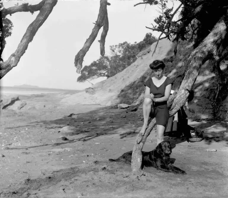 Image: Evelyn Vaile on Narrow Neck beach, 1910