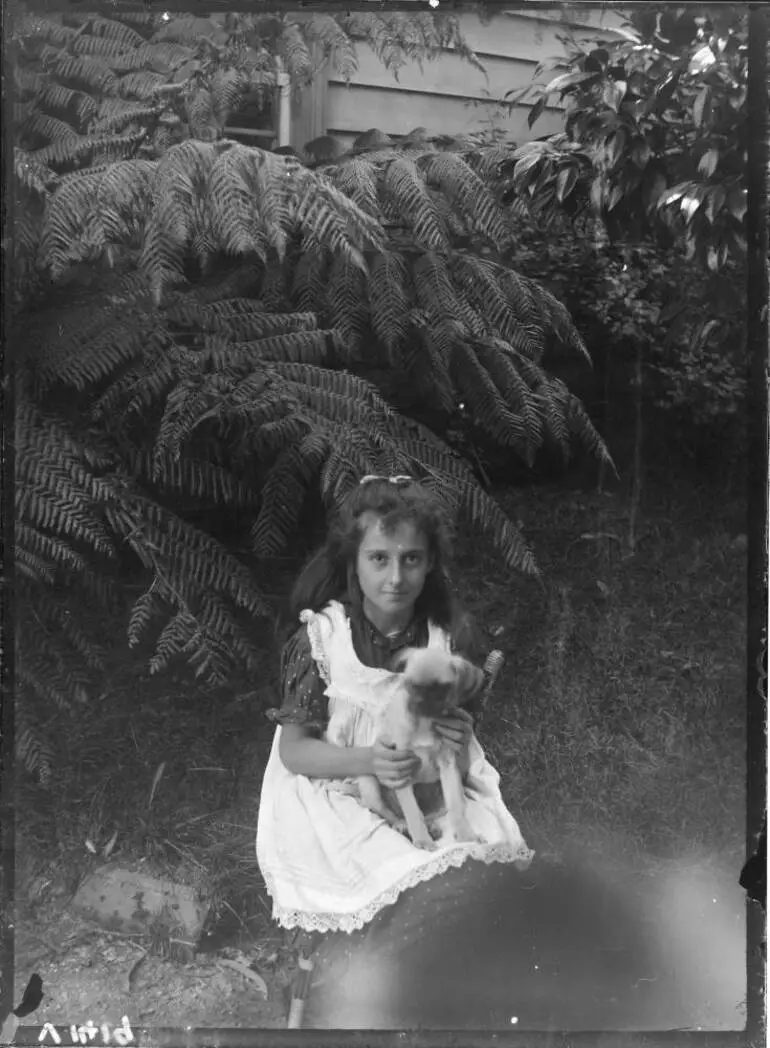 Image: Girl in the garden of The Avenue, Karangahape Road, 1905