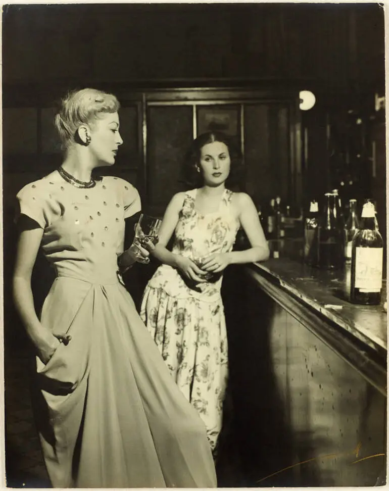 Image: Interior of the Occidental Hotel, Vulcan Lane, Auckland Central