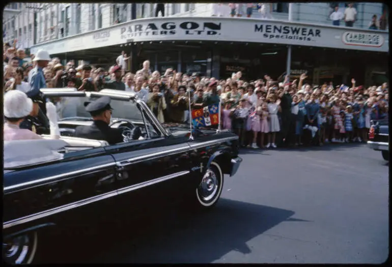 Image: The Queen in Queen Street, 1963