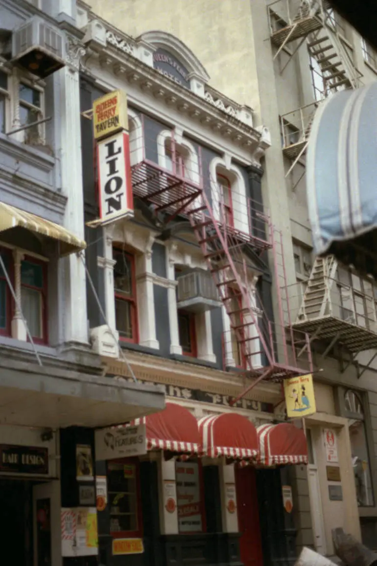 Image: Queens Ferry Hotel in Vulcan Lane, Auckland Central, 1986