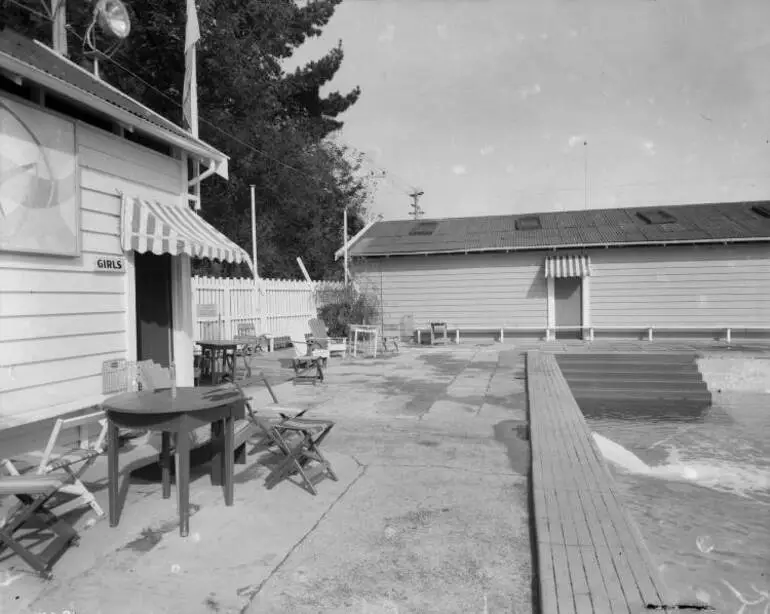 Image: Parnell Baths, Judges Bay, 1954