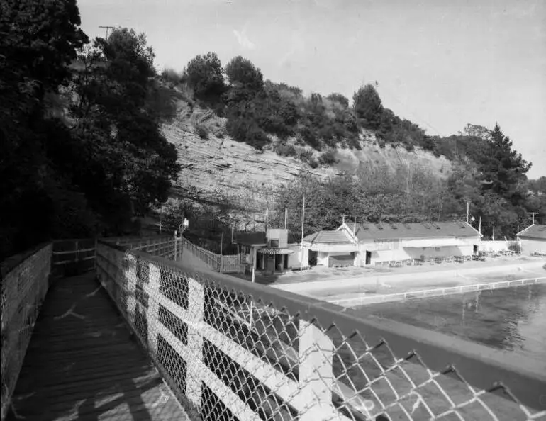 Image: Parnell Baths, Judges Bay, 1954