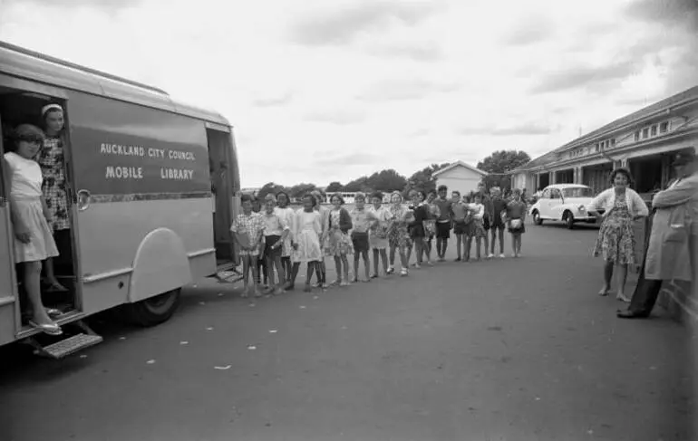 Image: Auckland City Council mobile library, 1963