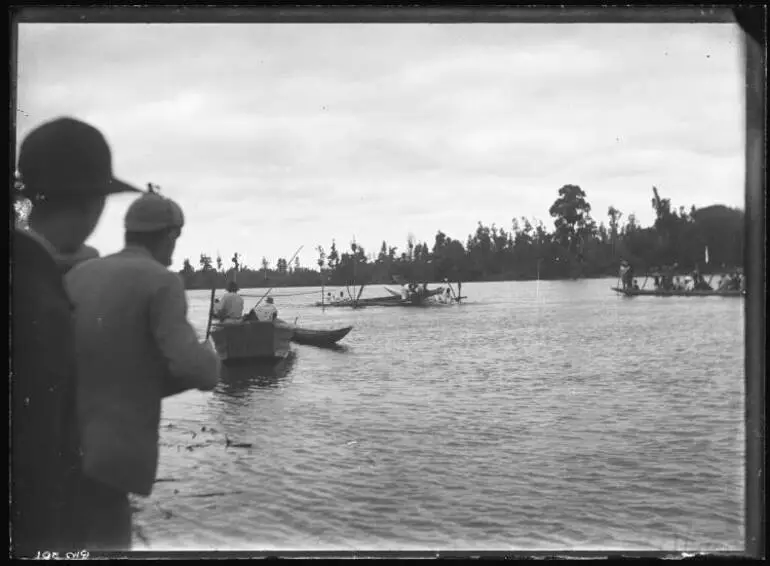 Image: Ngaruawahia Regatta on the Waikato River