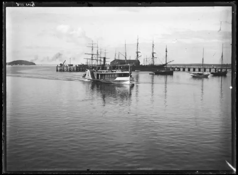 Image: Paddle steamer Britannia on the Waitematā Harbour