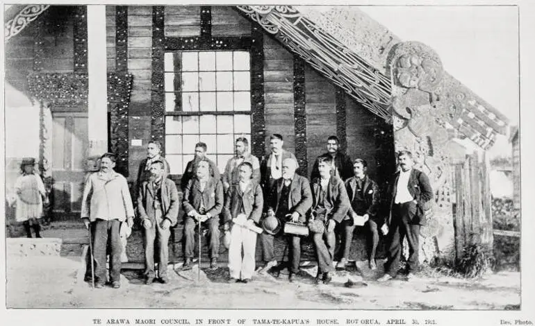 Image: Te Arawa Maori council, in front of Tama-Te-Kapua's house, Rotorua, April 30, 1901