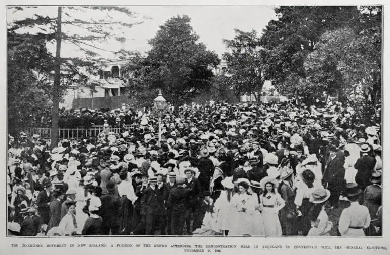 Image: THE NO-LICENSE MOVEMENT IN NEW ZEALAND: A PORTION OF THE CROWD ATTENDING THE DEMONSTRATION HELD IN AUCKLAND IN CONNECTION WITH THE GENERAL ELECTIONS, NOVEMBER 14, 1908