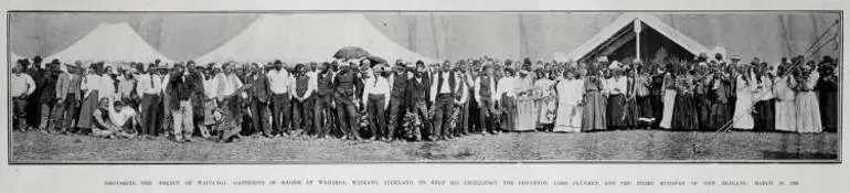 Image: DISCUSSING THE TREATY OF WAITANGI: GATHERING OF MAORIS AT WAHAROA, WAIKATO, AUCKLAND, TO MEET HIS EXCELLENCY THE GOVERNER, LORD PLUNKET, AND THE PRIME MINISTER OF NEW ZEALAND, MARCH 18, 1908