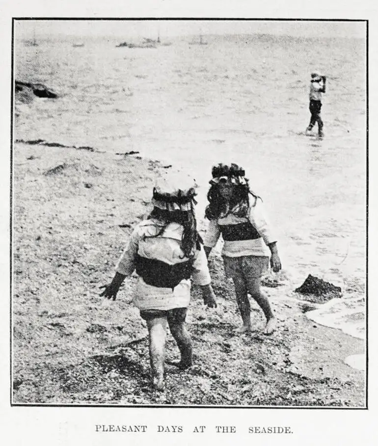 Image: Pleasant days at the seaside