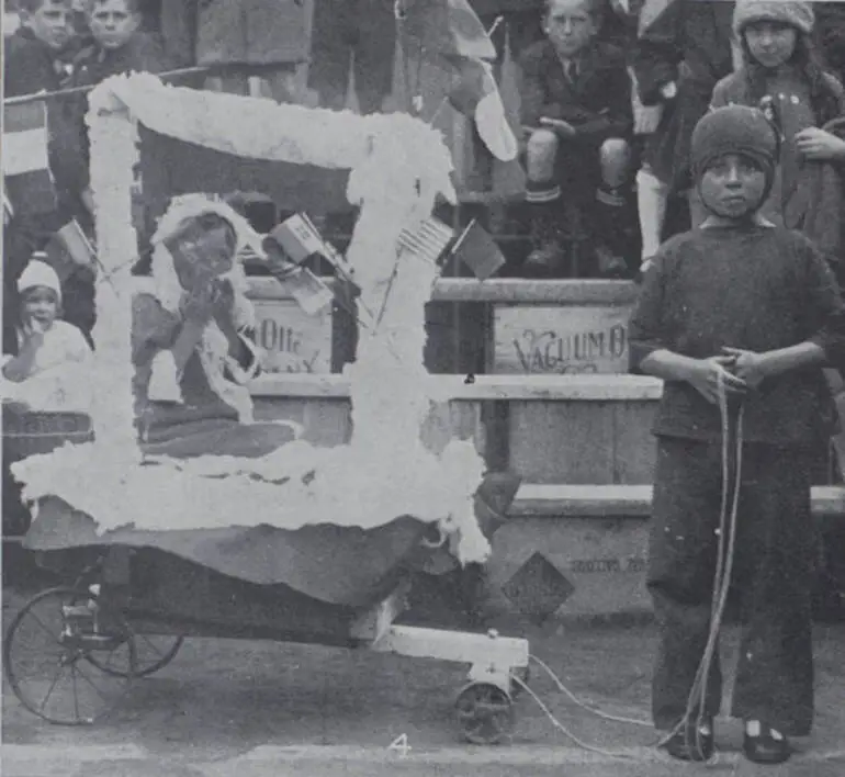 Image: Holiday festival in Hawkes Bay: Dull weather fails to spoil Napier's 1926 Mardi Gras