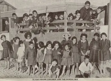 Image: Te Kao Māori children and the school bus