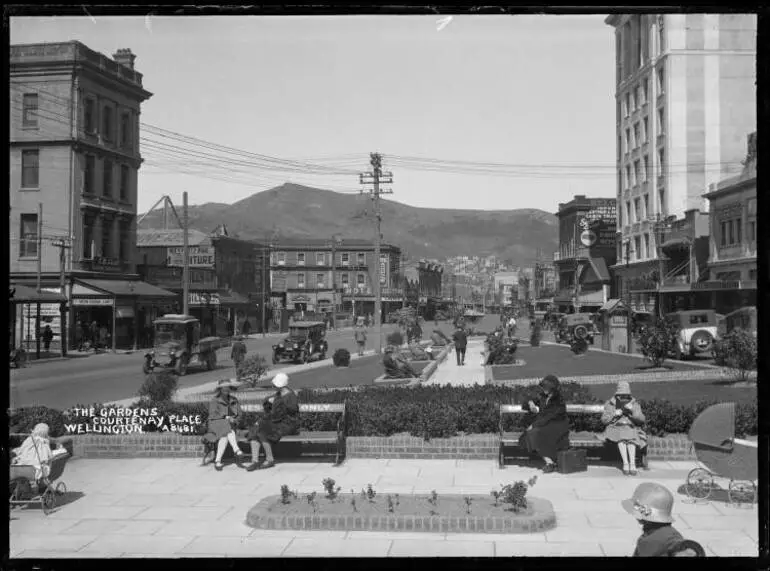 Image: The Gardens, Courtney Place, Wellington, 1928