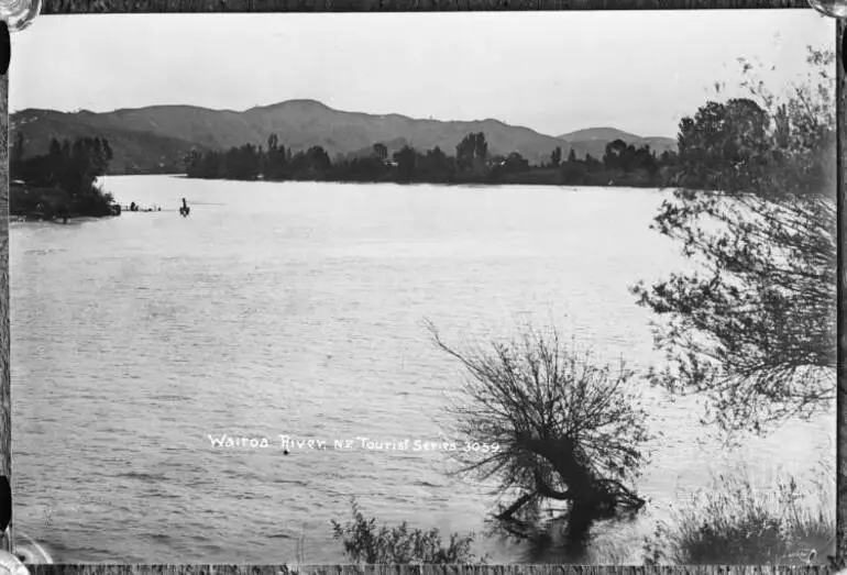 Image: Wairoa River and Bridge