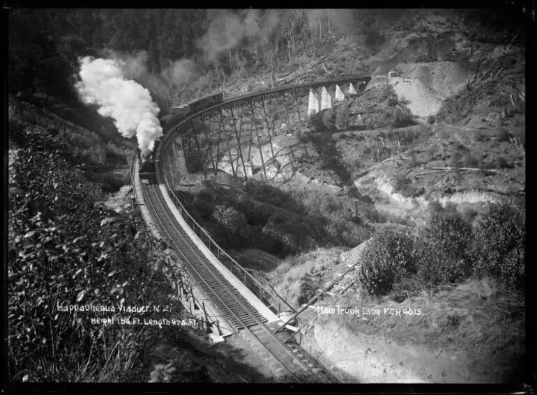Image: Hapuawhenua Viaduct, Height 154 ft Length 974 ft, Main Trunk Line