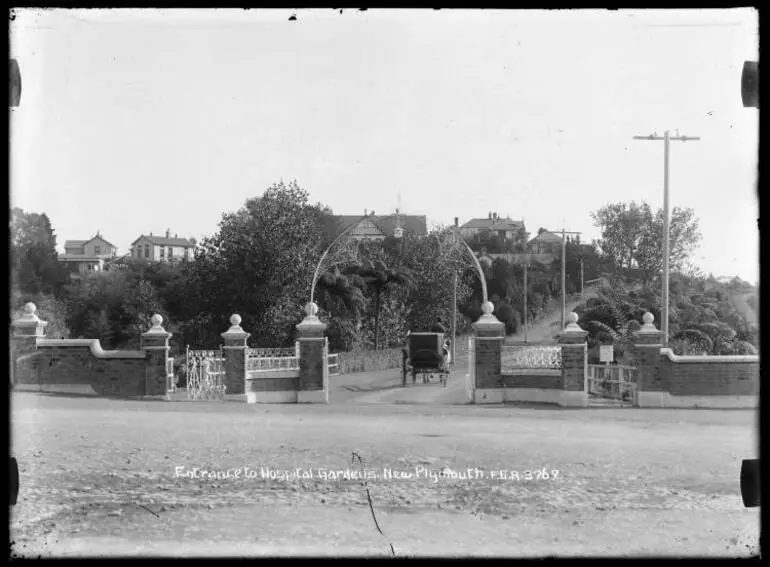 Image: Entrance to Hospital Gardens, New Plymouth
