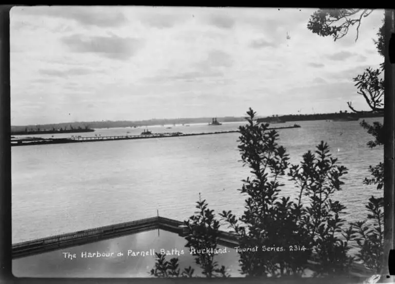 Image: The Harbour & Parnell Baths, Auckland, 1925