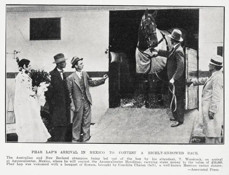 Image: Phar Lap's arrival in Mexico to contest a richly-endowed race