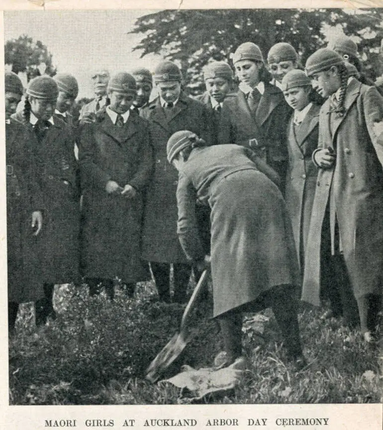 Image: Māori girls at Auckland Arbor Day ceremony