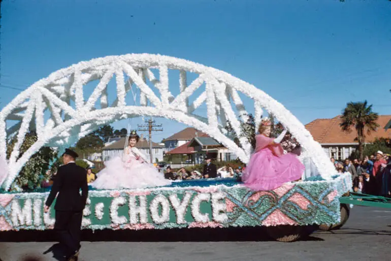 Image: Milne and Choyce float, Auckland Harbour Bridge opening day parade, 1959