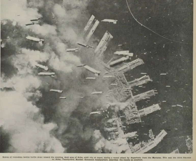 Image: Great bombing offensive against Japan: American Superforts rain bombs on large enemy cities