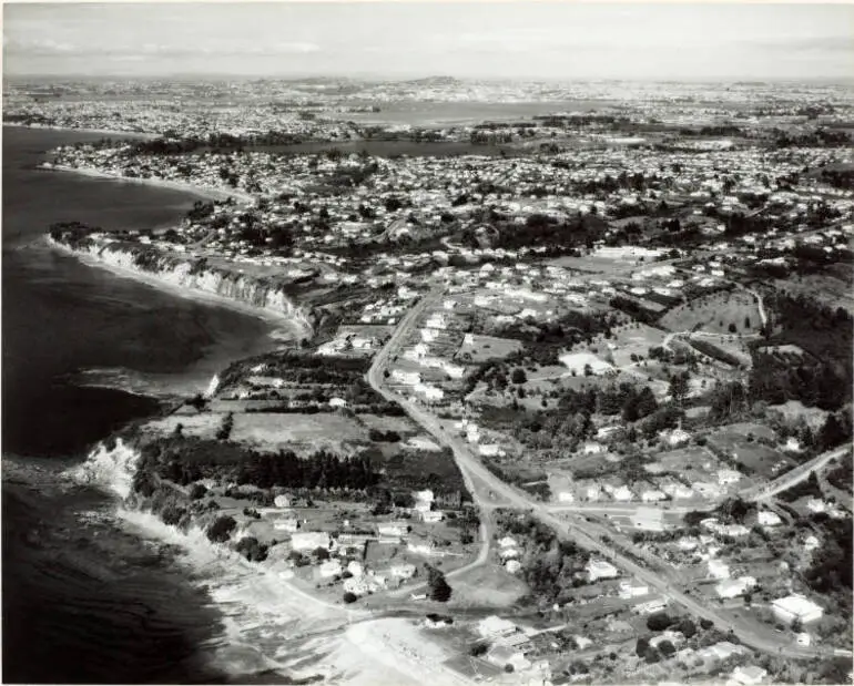 Image: Aerial view of Campbell's Bay and Castor Bay, Auckland, 1959