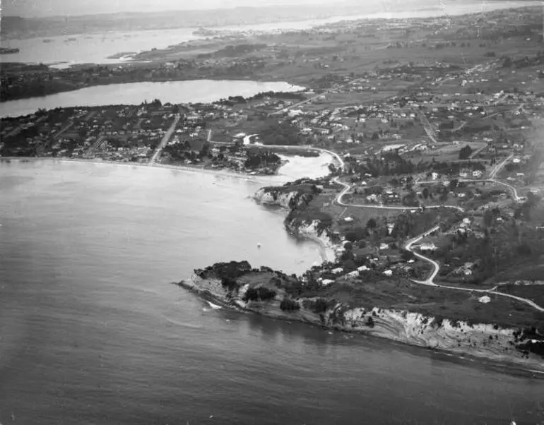 Image: Aerial view of Castor Bay, Takapuna, 1928