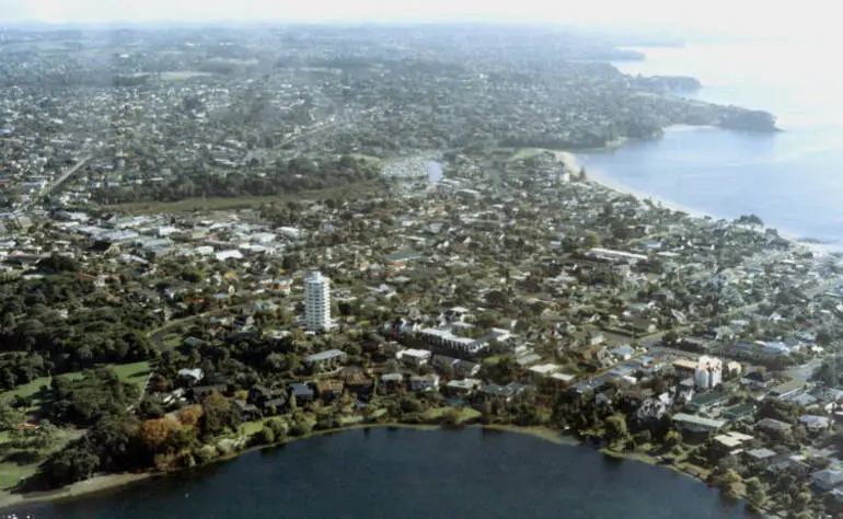Image: Aerial view of Milford and Castor Bay.