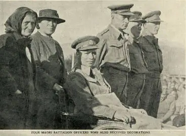 Image: Māori Battalion officers receiving decorations