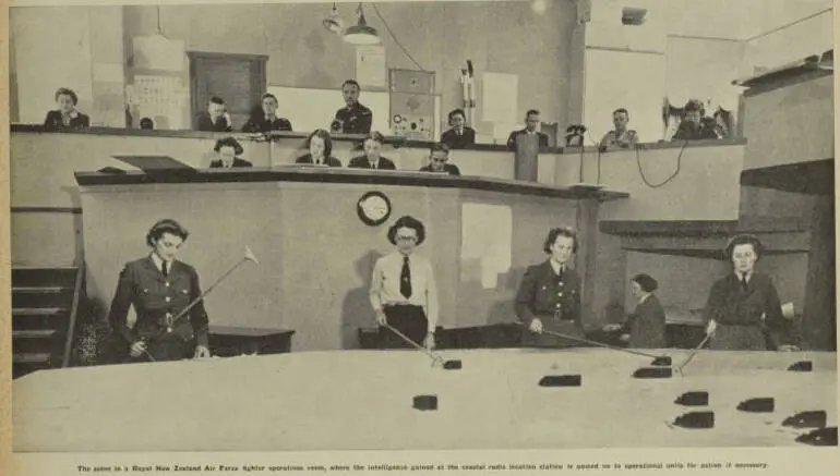 Image: Women's Auxiliary Air Force personnel operating a radiolocation (radar) station