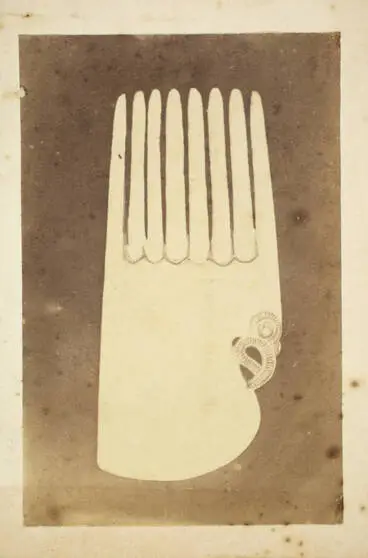 Image: Māori comb
