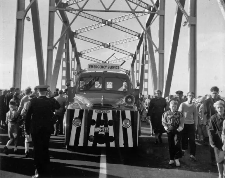 Image: The new Auckland Harbour Bridge open to pedestrians.