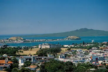 Waitematā Harbour and Rangitoto from Mount Eden Image: Waitematā Harbour and Rangitoto from Mount Eden