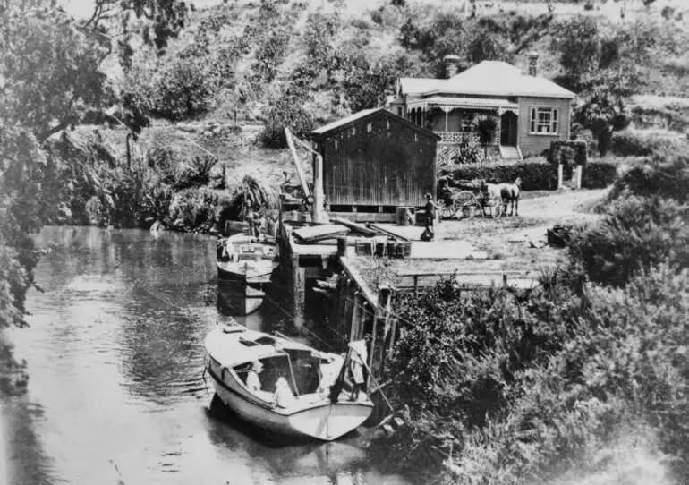 Image: Upper wharf at The Landing, Lucas Creek, Albany