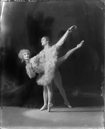 Image: Madame Pavlova and a male dancer, 1926