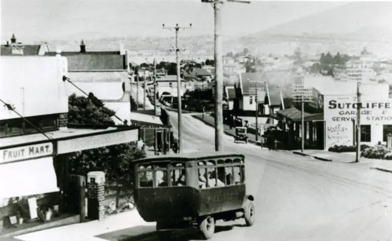 Image: Bus at Highbury corner, Birkenhead, 1919