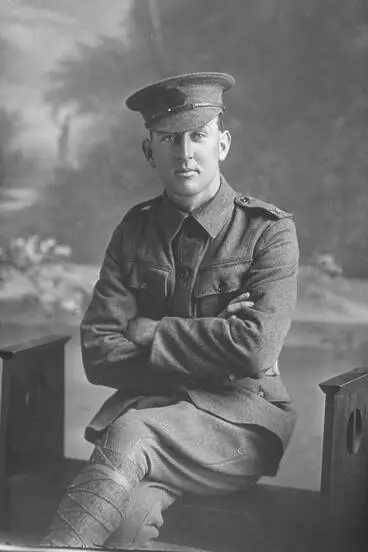Rifleman Claude Roy Ayling, 1915 Image: Rifleman Claude Roy Ayling, 1915