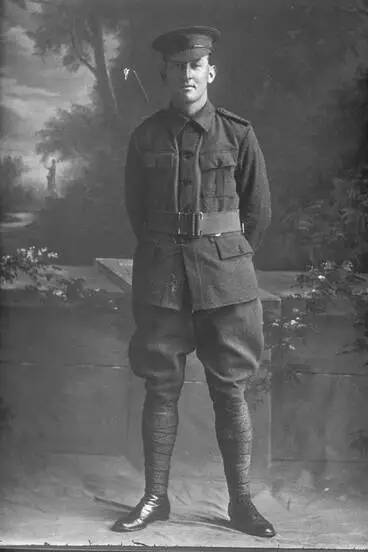 Rifleman Claude Roy Ayling, 1916 Image: Rifleman Claude Roy Ayling, 1916