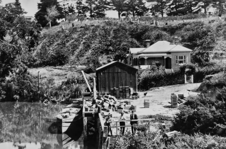 Image: Upper Wharf from bridge over Lucas Creek, Albany.