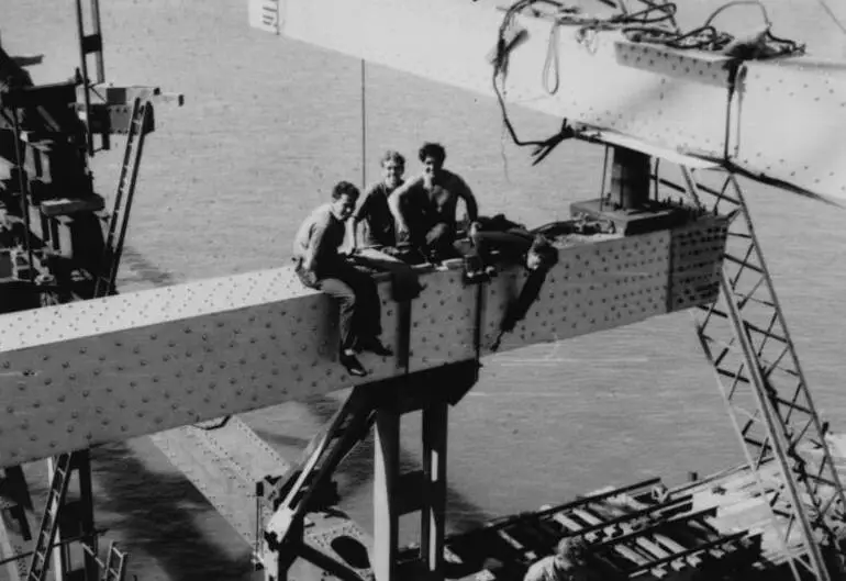 Image: Steel erectors on the Harbour Bridge.