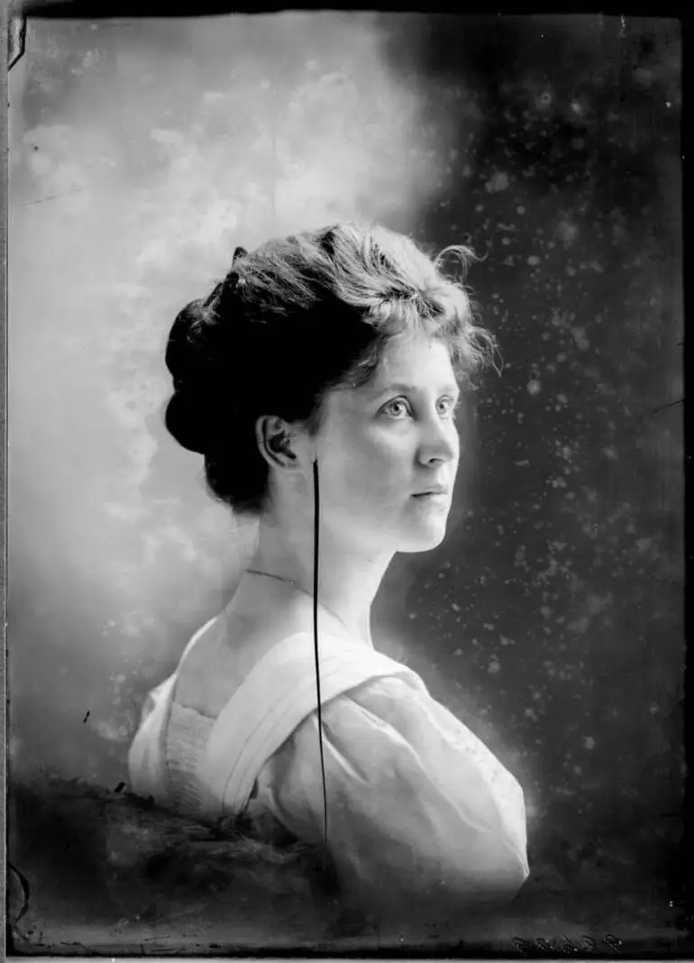 Image: Miss M B Taylor, 1910