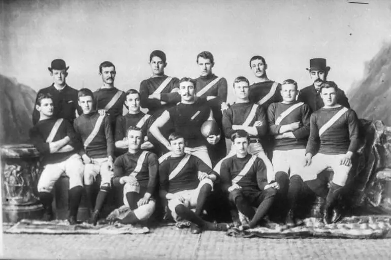Image: Football team, 1910