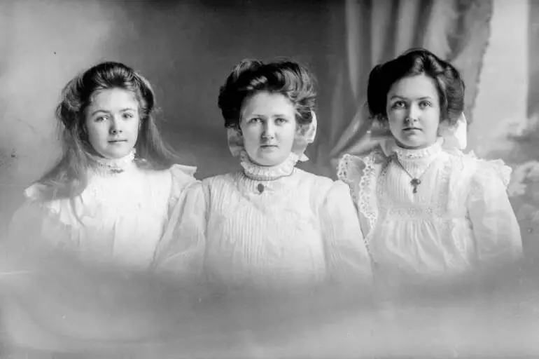 Image: May group, 1910